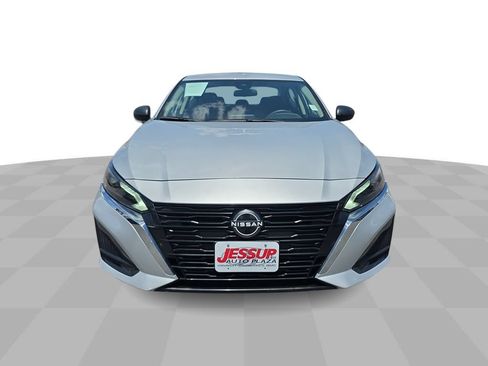Used 2024 Nissan Altima 2.5 SV FWD image 3