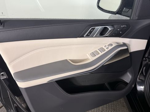 Certified 2024 BMW X7 xDrive40i w/ Climate Comfort Package image 9