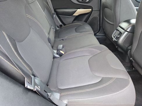 Used 2017 Jeep Cherokee Latitude image 19