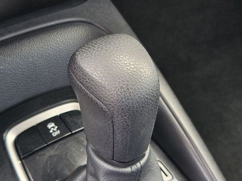 Used 2025 Toyota Corolla LE FWD image 21