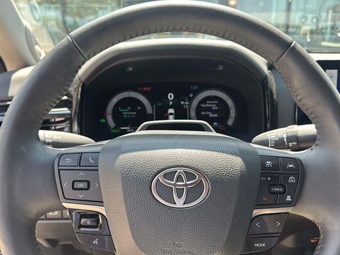 Used 2025 Toyota Camry XLE w/ Premium Plus Package FWD image 28
