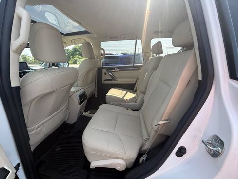 Used 2023 Lexus GX 460 Premium w/ Accessory Package AWD/4WD image 21