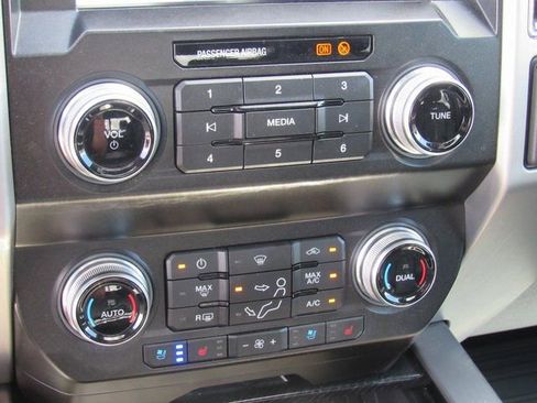 Used 2020 Ford F350 Platinum w/ Tremor Off-Road Package image 23