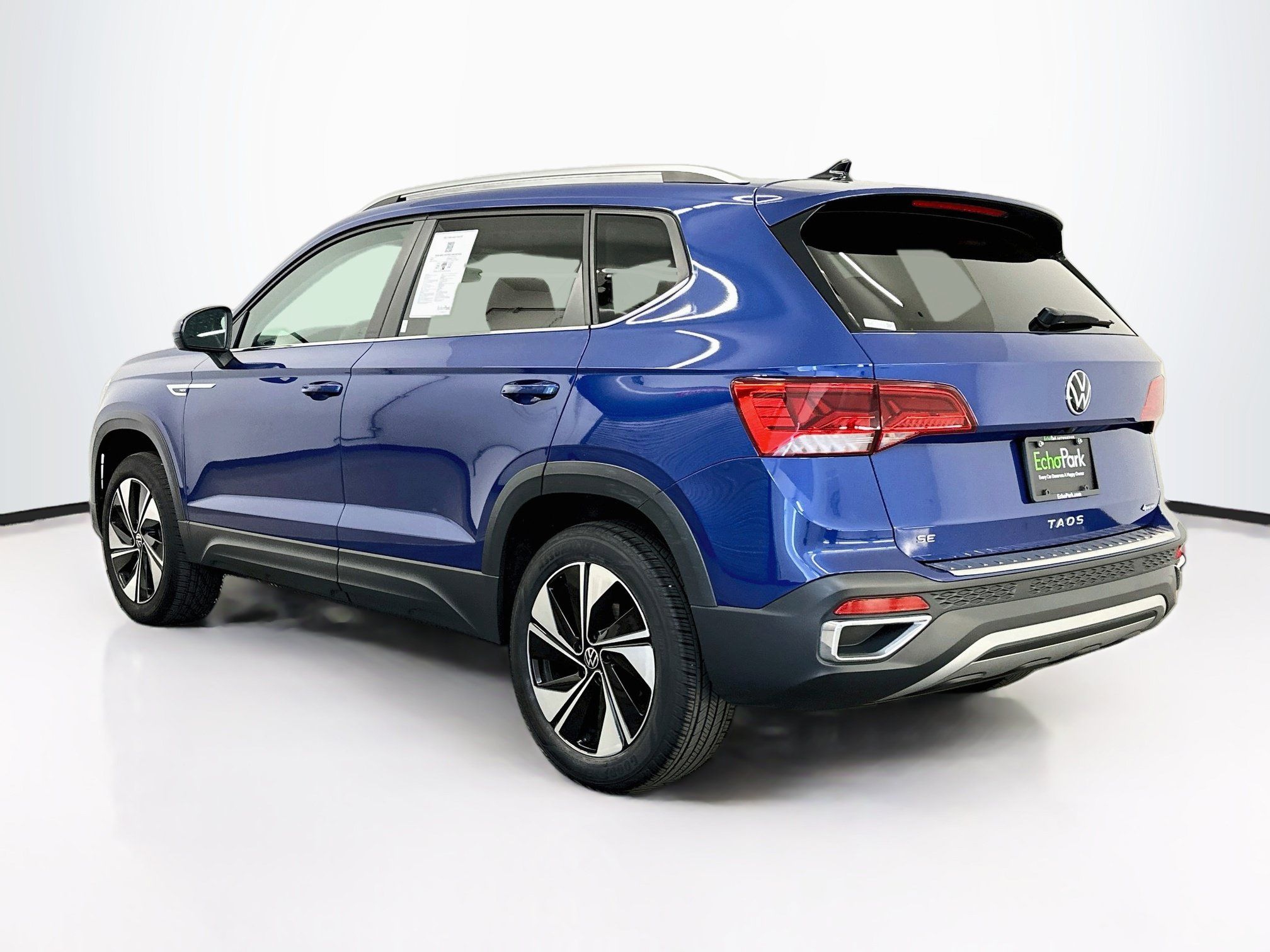 Used 2023 Volkswagen Taos SE AWD/4WD image 5