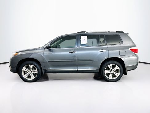 Used 2011 Toyota Highlander Limited w/ Tow Pkg AWD/4WD image 4