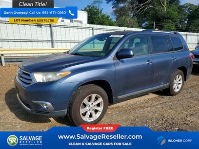 Used 2011 Toyota Highlander SE w/ Tow Pkg