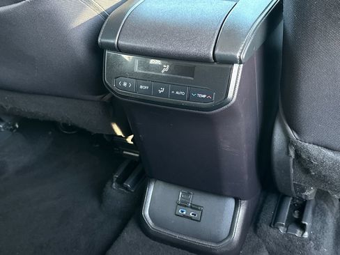 Used 2022 Toyota Highlander L AWD/4WD image 17