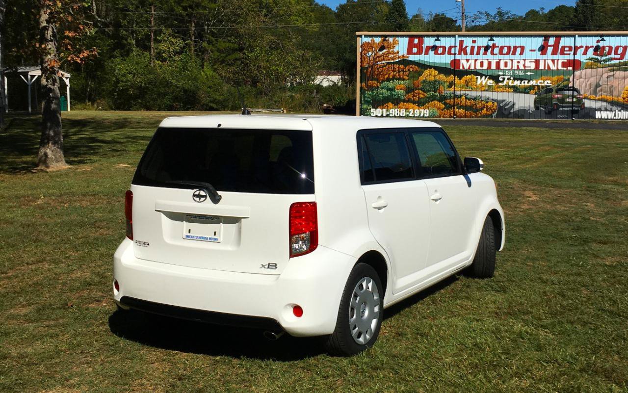 Used 2014 Scion xB FWD image 6