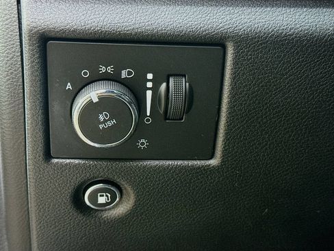 Used 2020 Jeep Grand Cherokee Limited AWD/4WD image 12