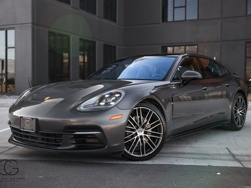 Used 2018 Porsche Panamera 4S image 3