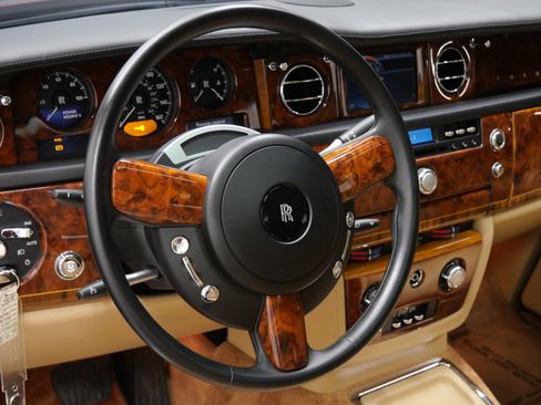 Used 2010 Rolls-Royce Phantom Sedan image 15