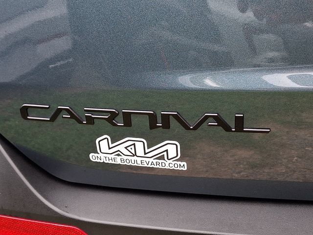 Certified 2025 Kia Carnival SX w/ SX Dark Edition Package FWD image 31