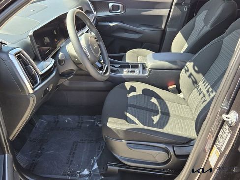 Certified 2025 Kia Sorento LX image 11