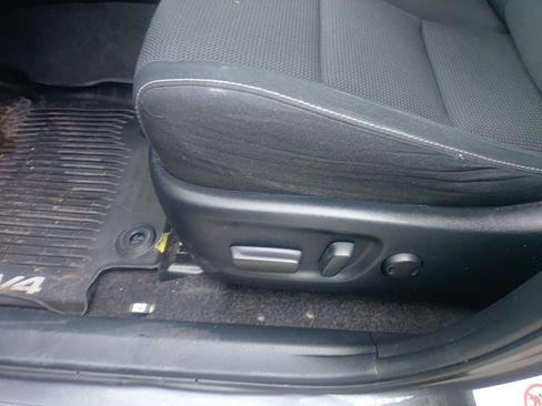 Used 2018 Toyota RAV4 XLE image 12