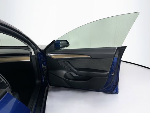 Used 2021 Tesla Model 3 Standard Range Plus image 34