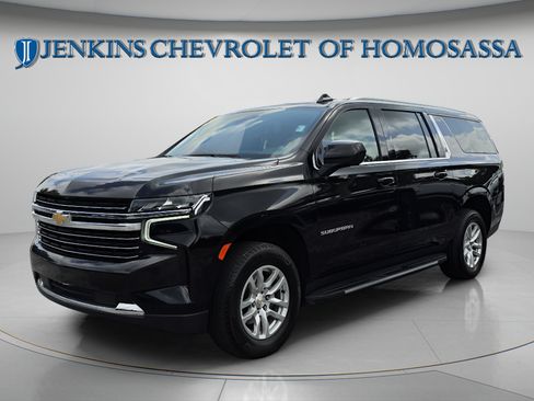 Used 2024 Chevrolet Suburban LT RWD image 11