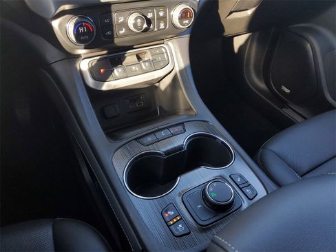 Used 2023 GMC Acadia SLT w/ Preferred Package image 33