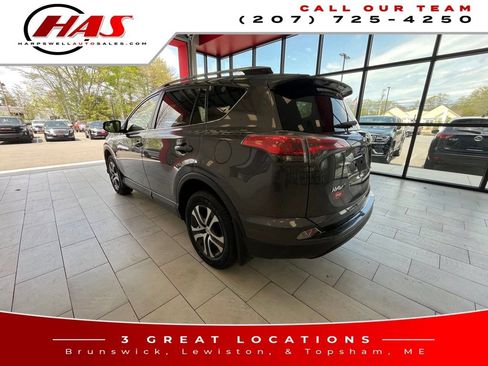 Used 2017 Toyota RAV4 LE AWD/4WD image 3