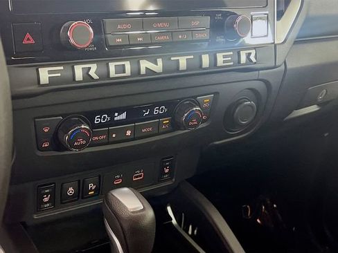Used 2025 Nissan Frontier SV w/ SV Convenience Package RWD image 12