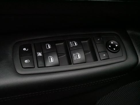 Used 2020 Jeep Grand Cherokee Limited w/ Luxury Group II image 19