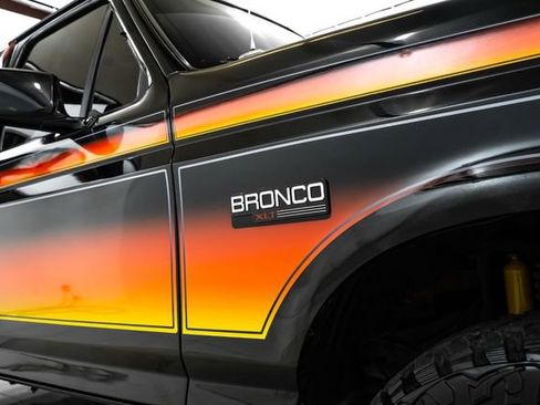 Used 1996 Ford Bronco XLT image 16