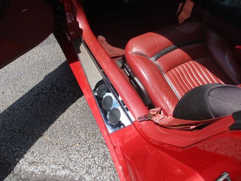 Used 1997 Chevrolet Corvette Coupe w/ Memory Pkg RWD image 20