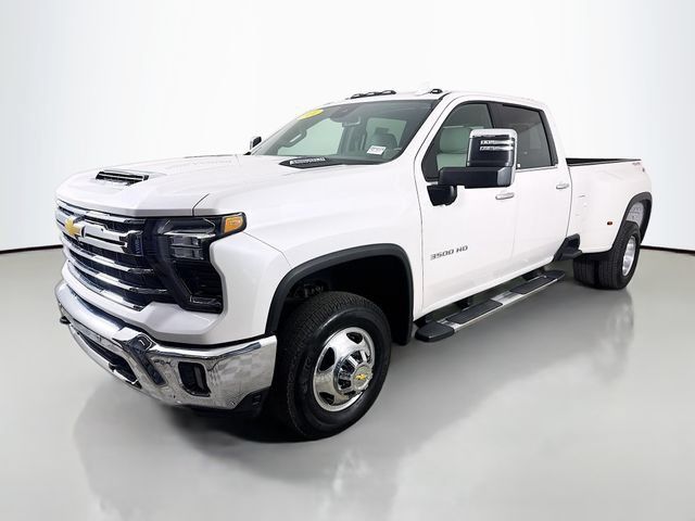 Used 2024 Chevrolet Silverado 3500 LTZ w/ LTZ Convenience Package AWD/4WD image 3