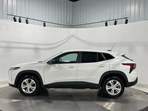 Used 2024 Chevrolet Trax LS FWD image 14