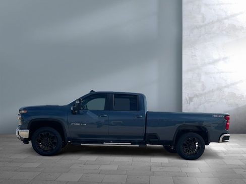 Used 2025 Chevrolet Silverado 2500 LT w/ Convenience Package AWD/4WD image 3