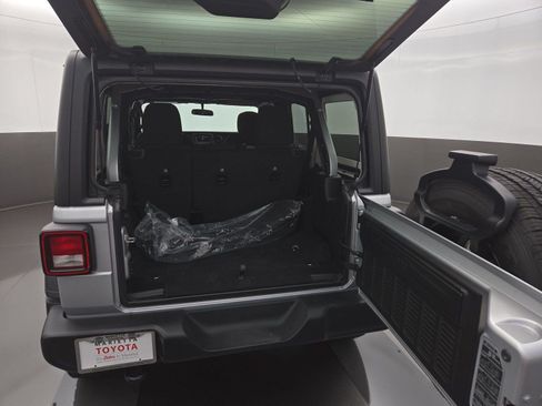 Used 2023 Jeep Wrangler Unlimited Sport AWD/4WD image 26