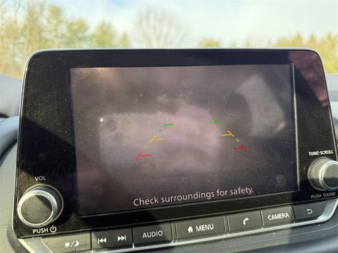 Used 2023 Nissan Rogue S image 18