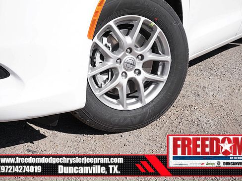 New 2025 Chrysler Voyager LX image 9