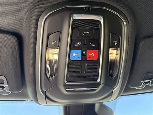 New 2025 Jeep Grand Cherokee Limited image 32