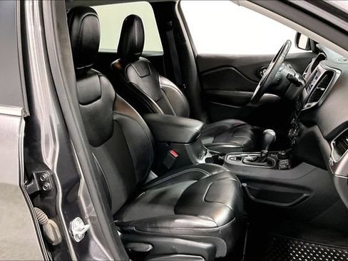Used 2019 Jeep Cherokee Latitude Plus w/ Cold Weather Group AWD/4WD image 36