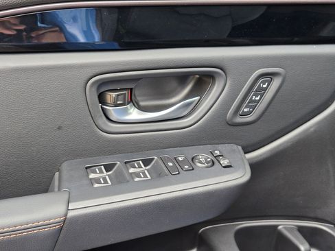 Used 2025 Honda Pilot TrailSport image 11