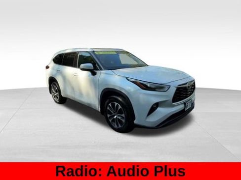 Used 2022 Toyota Highlander XLE AWD/4WD image 10