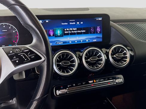 Used 2025 Mercedes-Benz GLA 250 image 18