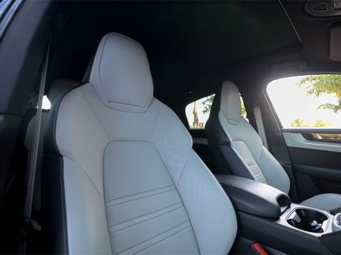 Used 2024 Porsche Cayenne S image 43