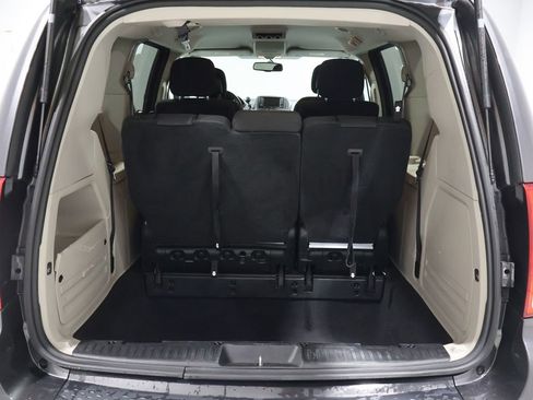 Used 2018 Dodge Grand Caravan SE w/ UConnect Hands-Free Group image 18