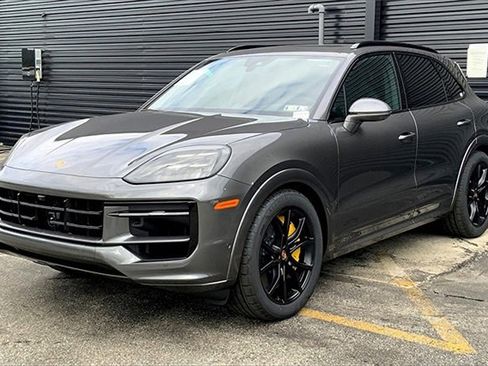 New 2026 Porsche Cayenne GTS image 1