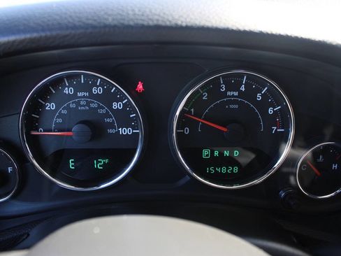 Used 2014 Jeep Wrangler Sahara image 10