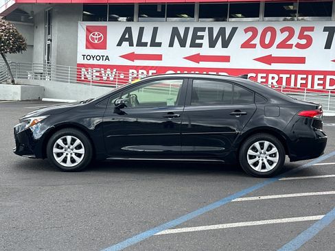 Used 2026 Toyota Corolla LE image 2