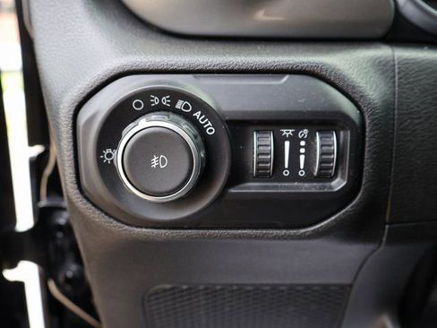 Used 2019 Jeep Wrangler Unlimited Sahara w/ Dual Top Group AWD/4WD image 36