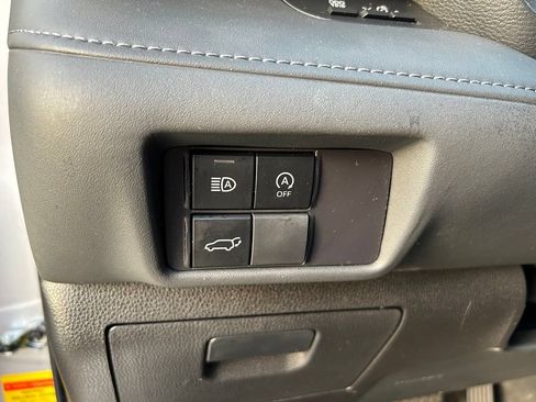 Used 2023 Toyota Highlander XLE FWD image 20
