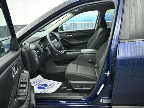 Used 2024 Nissan Rogue SV image 13