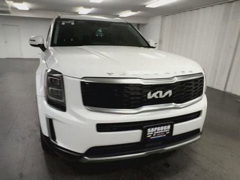 Used 2022 Kia Telluride EX w/ EX Premium Package image 3