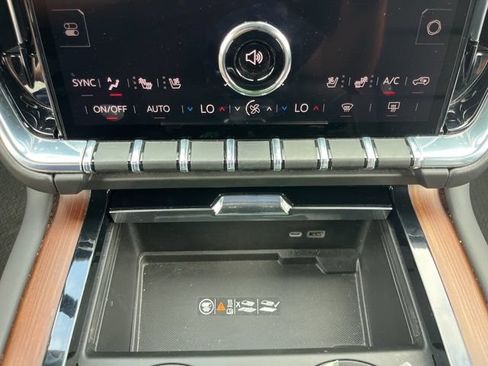 Used 2025 GMC Yukon Denali AWD/4WD image 36