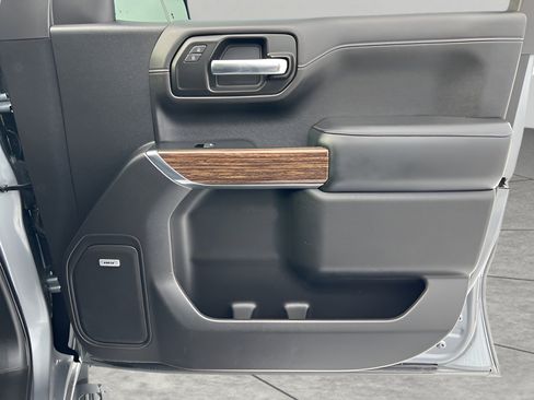 Used 2019 Chevrolet Silverado 1500 High Country w/ Technology Package image 33