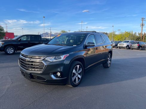 Used 2018 Chevrolet Traverse LT image 1
