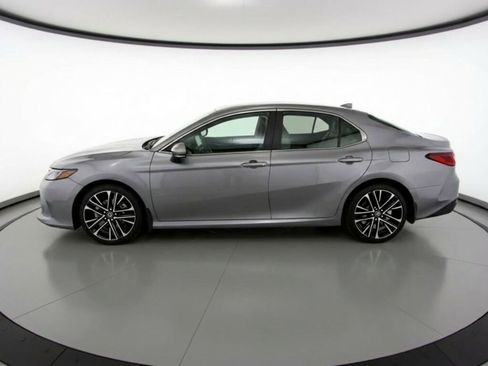 Used 2025 Toyota Camry XLE image 4